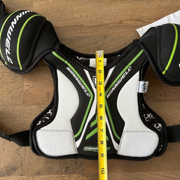 Warrior Youth  Hockey Shoulder Pads Black Green youth size Small - Picture 5 of 7